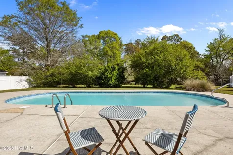 2406 N Hills Drive New Bern NC 28562