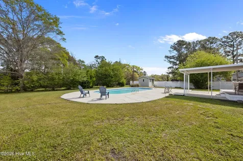2406 N Hills Drive New Bern NC 28562