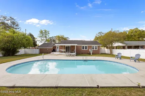 2406 N Hills Drive New Bern NC 28562
