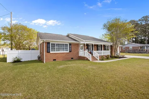2406 N Hills Drive New Bern NC 28562