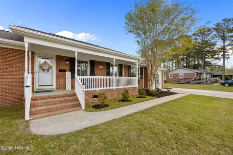 2406 N Hills Drive New Bern NC 28562