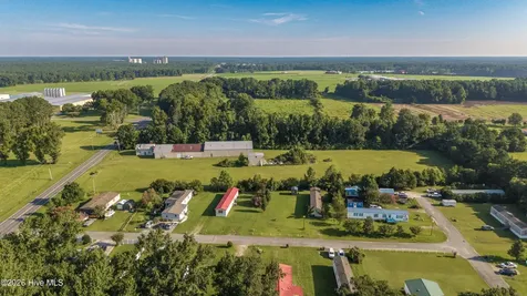 3699 Us 117 Rose Hill NC 28458