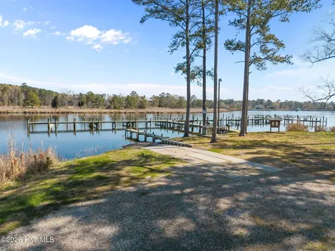 1052 N Creek Drive Belhaven NC 27810