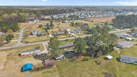 737 Pocosin Road Winterville NC 28590