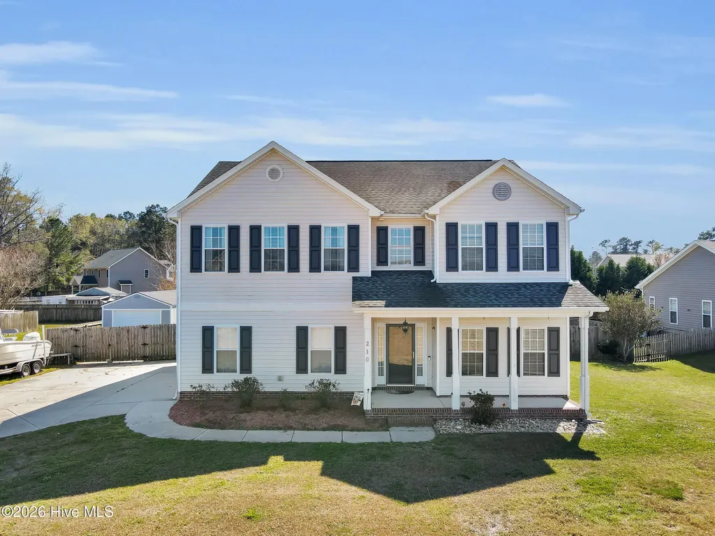 210 Dorovan Court Hubert NC 28539