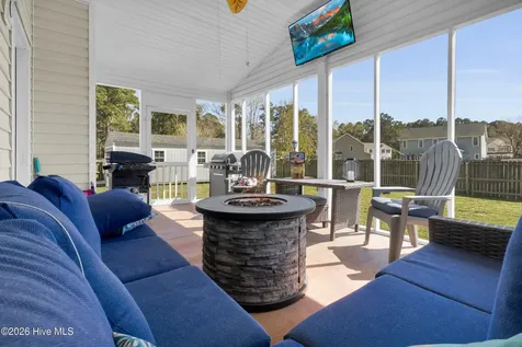 210 Dorovan Court Hubert NC 28539