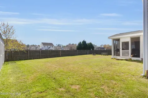 210 Dorovan Court Hubert NC 28539
