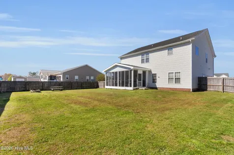 210 Dorovan Court Hubert NC 28539