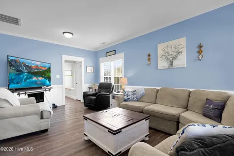 210 Dorovan Court Hubert NC 28539