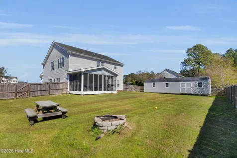 210 Dorovan Court Hubert NC 28539