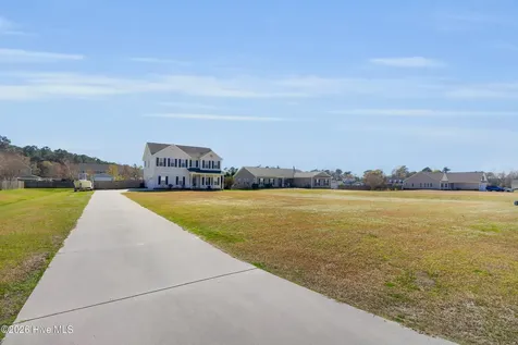210 Dorovan Court Hubert NC 28539