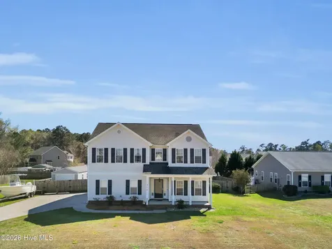 210 Dorovan Court Hubert NC 28539