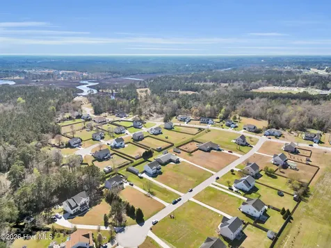 210 Dorovan Court Hubert NC 28539