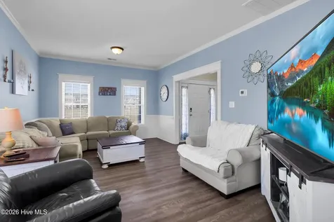 210 Dorovan Court Hubert NC 28539