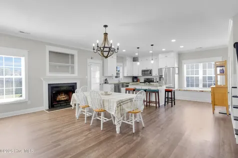 210 Dorovan Court Hubert NC 28539