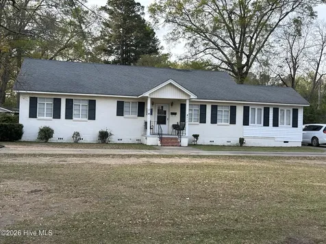 911 Atkinson Street Laurinburg NC 28352