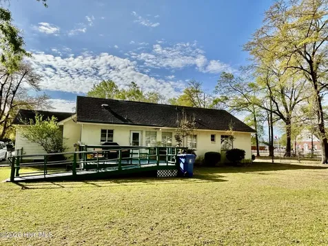 911 Atkinson Street Laurinburg NC 28352