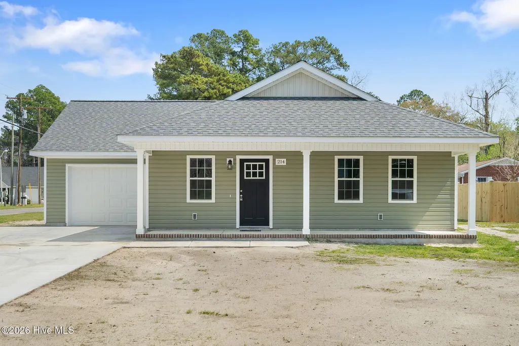 214 N Walnut Street Rose Hill NC 28458