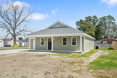 214 N Walnut Street Rose Hill NC 28458
