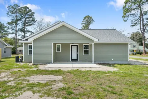 214 N Walnut Street Rose Hill NC 28458