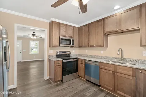 214 N Walnut Street Rose Hill NC 28458