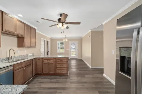 214 N Walnut Street Rose Hill NC 28458