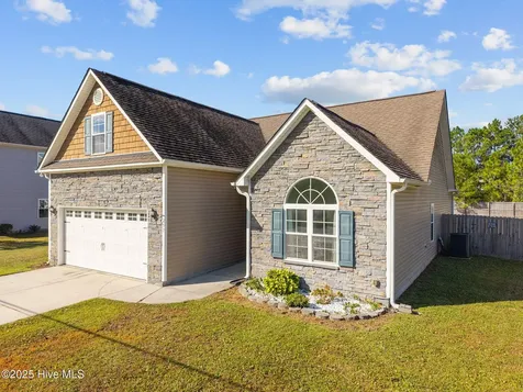 257 E Ivybridge Drive Hubert NC 28539
