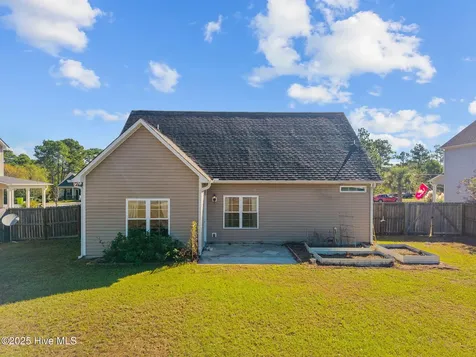 257 E Ivybridge Drive Hubert NC 28539