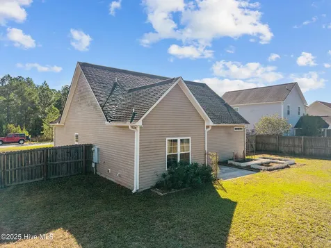 257 E Ivybridge Drive Hubert NC 28539