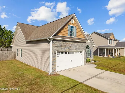 257 E Ivybridge Drive Hubert NC 28539