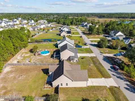 257 E Ivybridge Drive Hubert NC 28539