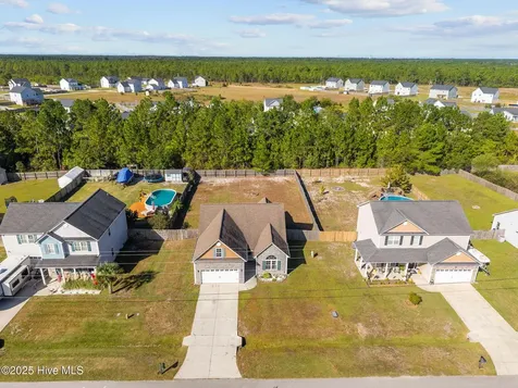 257 E Ivybridge Drive Hubert NC 28539