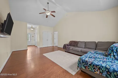 257 E Ivybridge Drive Hubert NC 28539