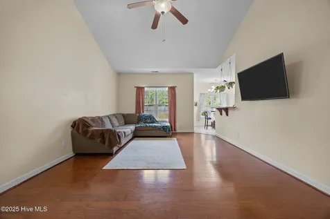 257 E Ivybridge Drive Hubert NC 28539