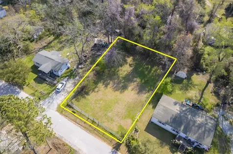 22 & 23 Midyette Street Oriental NC 28571