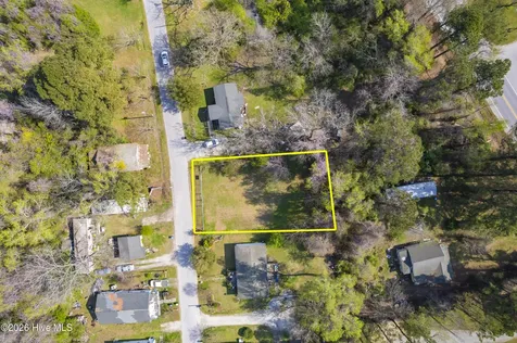 22 & 23 Midyette Street Oriental NC 28571