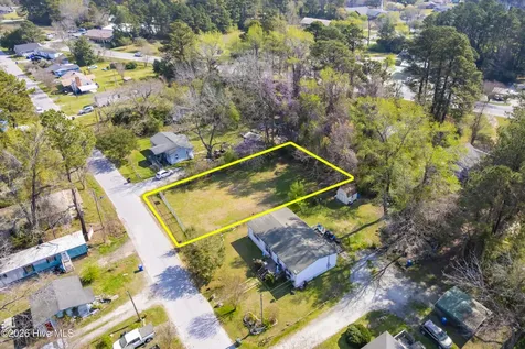22 & 23 Midyette Street Oriental NC 28571