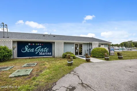 209 Old Ironsides Road Newport NC 28570