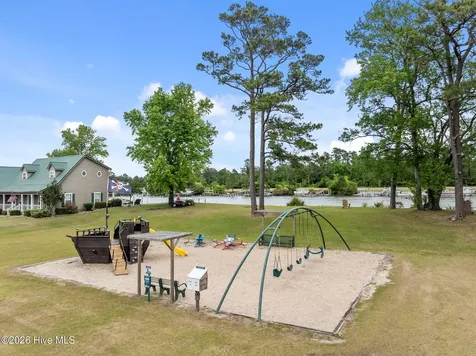 209 Old Ironsides Road Newport NC 28570