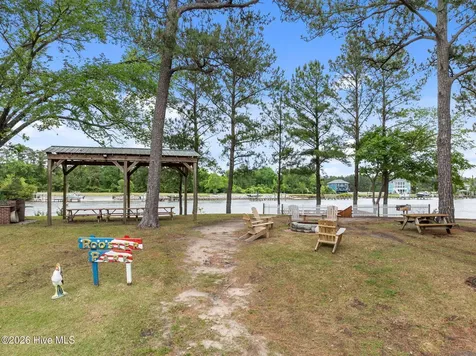 209 Old Ironsides Road Newport NC 28570