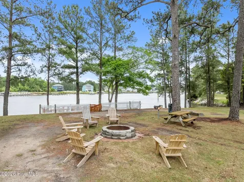 209 Old Ironsides Road Newport NC 28570