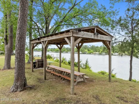 209 Old Ironsides Road Newport NC 28570