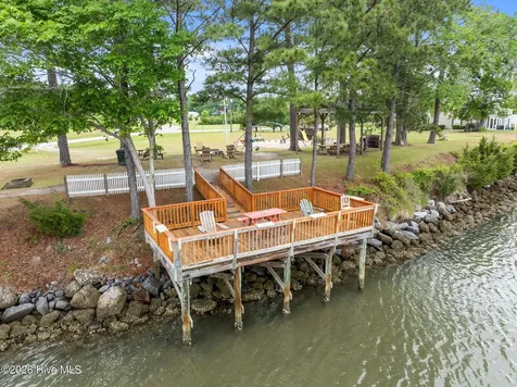 209 Old Ironsides Road Newport NC 28570