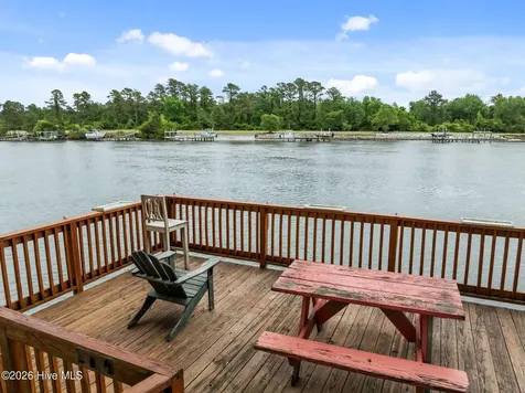 209 Old Ironsides Road Newport NC 28570