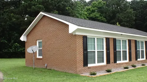 121 Walter Drive Battleboro NC 27809