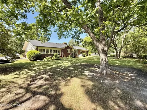 4068 Grimmersburg Street Farmville NC 27828