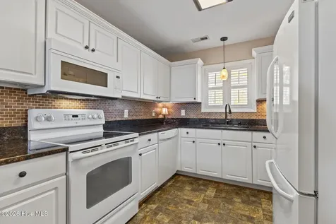 1202 Cedarwood Village Morehead City NC 28557