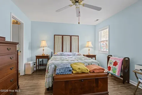 1202 Cedarwood Village Morehead City NC 28557