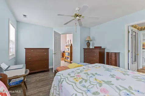 1202 Cedarwood Village Morehead City NC 28557