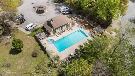 1202 Cedarwood Village Morehead City NC 28557